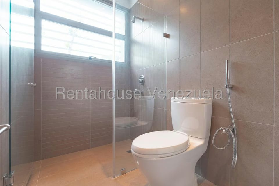 Casa (Multipes Niveles) en Alquiler en Altamira, Distrito Metropolitano - 42