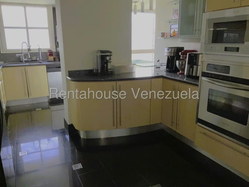 Townhouse (Multiples Niveles) en Venta en Los Naranjos del Cafetal, Distrito Metropolitano - 19