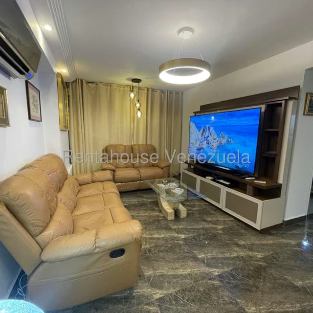 Apartamento (1 Nivel) en Alquiler en Los Palos Grandes, Distrito Metropolitano - 2