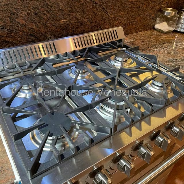 Apartamento (1 Nivel) en Alquiler en Los Palos Grandes, Distrito Metropolitano - 12