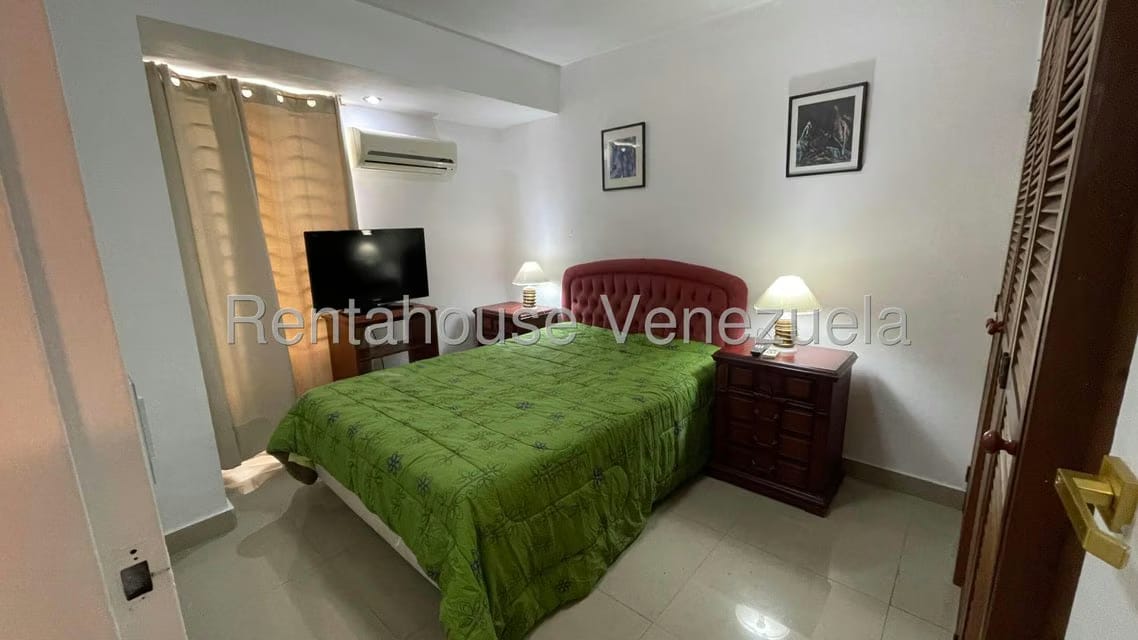 Apartamento (1 Nivel) en Alquiler en Los Palos Grandes, Distrito Metropolitano - 15
