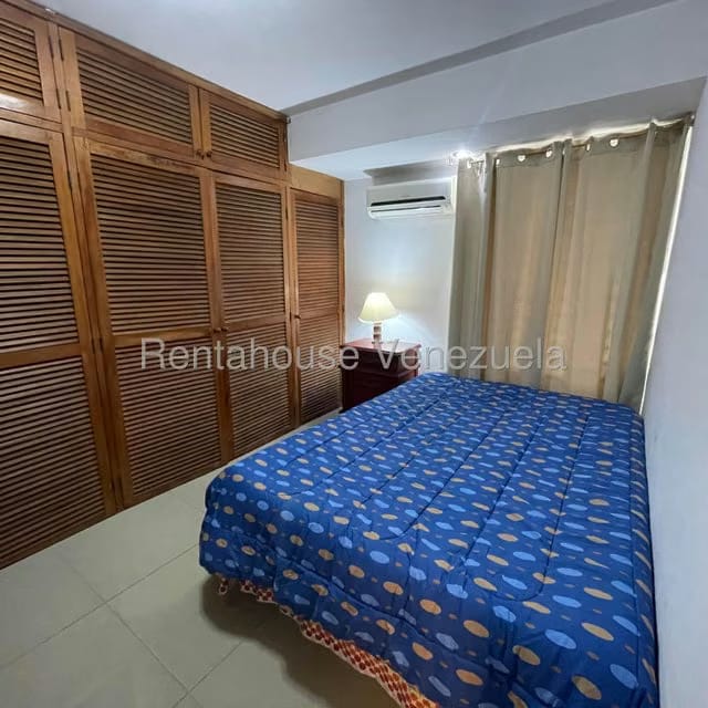 Apartamento (1 Nivel) en Alquiler en Los Palos Grandes, Distrito Metropolitano - 16