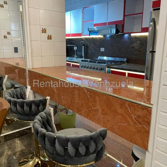 Apartamento (1 Nivel) en Alquiler en Los Palos Grandes, Distrito Metropolitano - 10