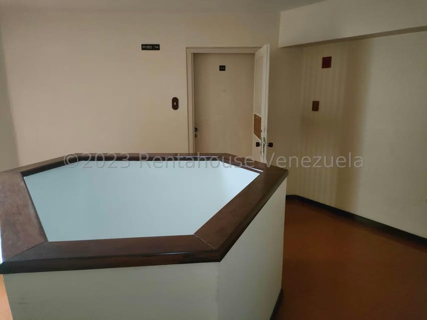 Apartamento (1 Nivel) en Venta en Lomas de Prados del Este, Distrito Metropolitano - 2