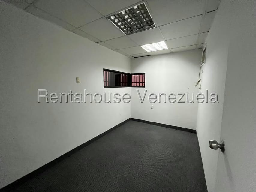 Comercial (Local Comercial) en Alquiler en El Rosal, Distrito Metropolitano - 11