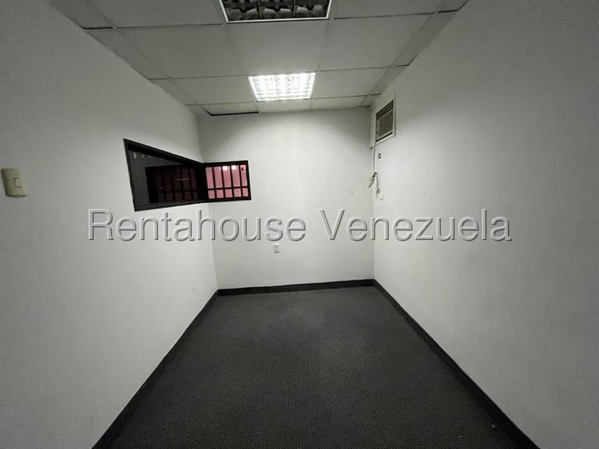 Comercial (Local Comercial) en Alquiler en El Rosal, Distrito Metropolitano - 12