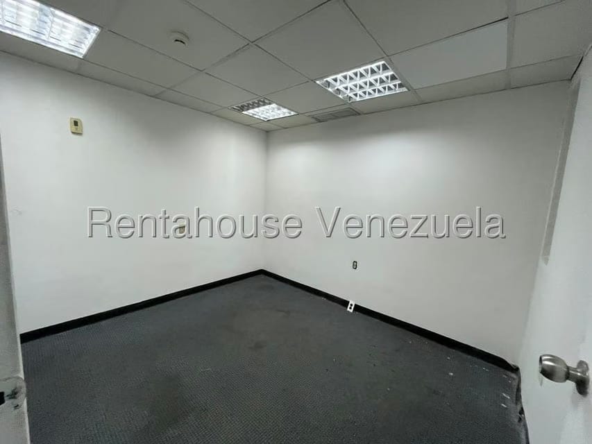 Comercial (Local Comercial) en Alquiler en El Rosal, Distrito Metropolitano - 5