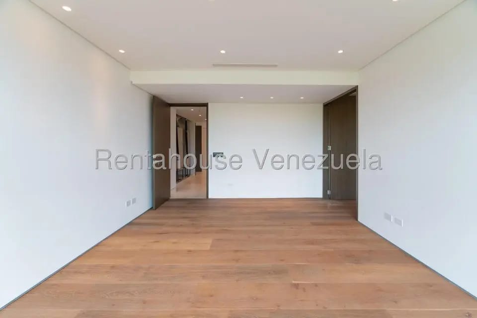 Apartamento (1 Nivel) en Venta en Campo Alegre, Distrito Metropolitano - 32