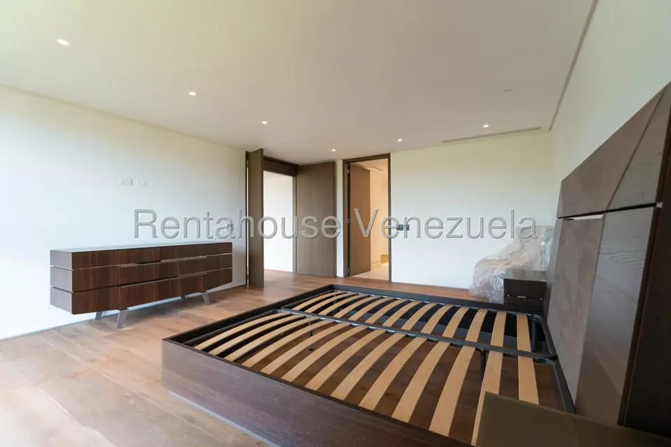 Apartamento (1 Nivel) en Venta en Campo Alegre, Distrito Metropolitano - 34
