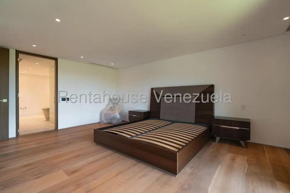 Apartamento (1 Nivel) en Venta en Campo Alegre, Distrito Metropolitano - 35
