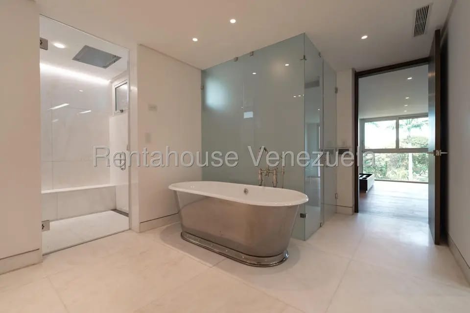 Apartamento (1 Nivel) en Venta en Campo Alegre, Distrito Metropolitano - 37