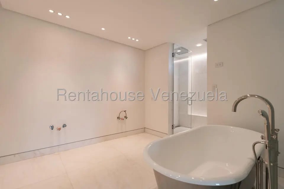 Apartamento (1 Nivel) en Venta en Campo Alegre, Distrito Metropolitano - 39