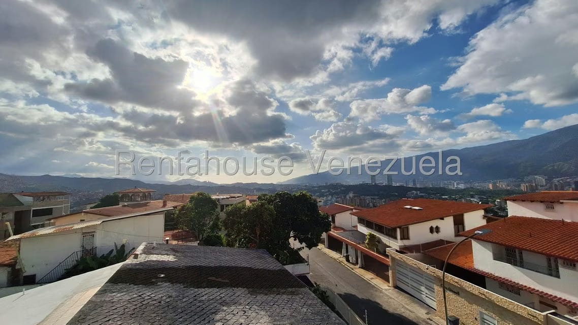Casa (Multipes Niveles) en Venta en Colinas de Santa Monica, Distrito Metropolitano - 12
