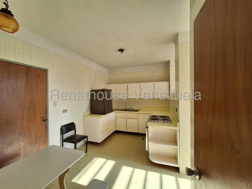 Casa (Multipes Niveles) en Venta en Colinas de Santa Monica, Distrito Metropolitano - 3