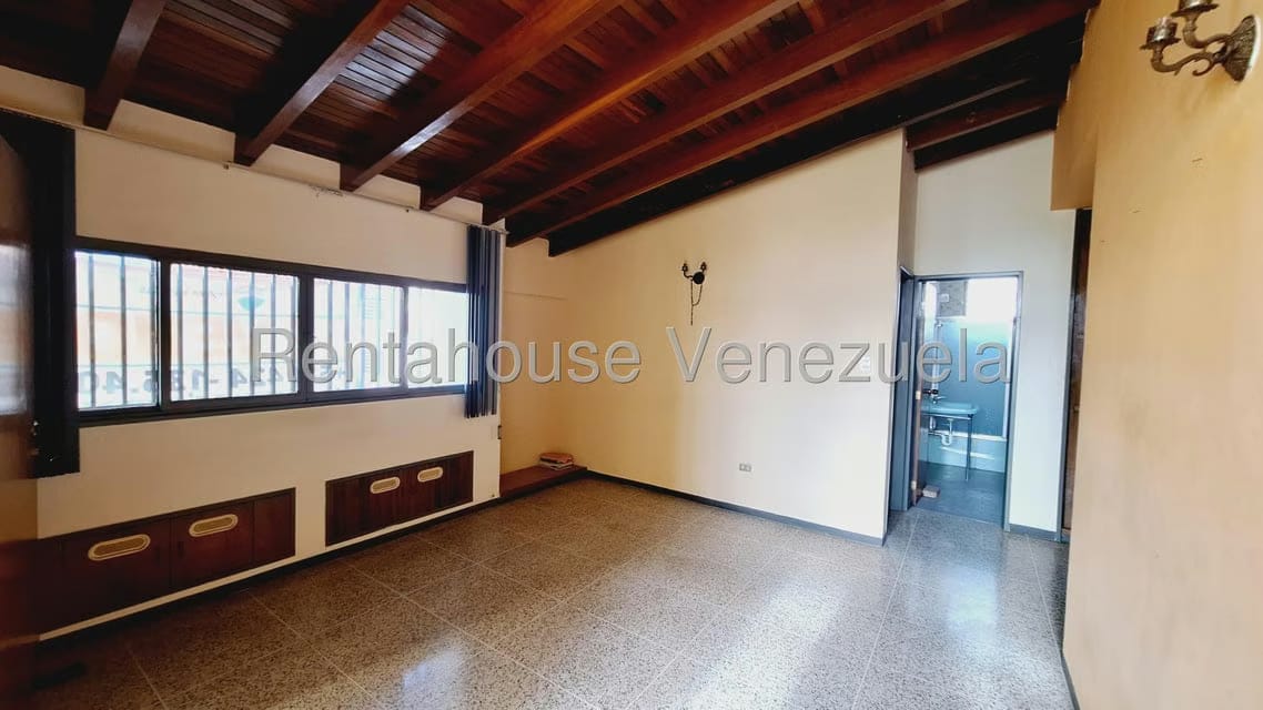 Casa (Multipes Niveles) en Venta en Colinas de Santa Monica, Distrito Metropolitano - 4