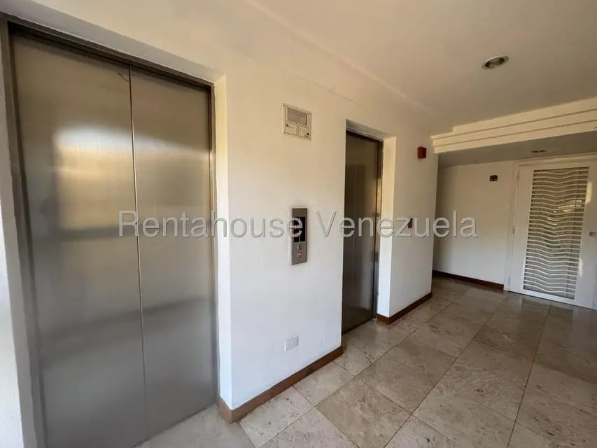 Apartamento (1 Nivel) en Venta en Santa Ines, Distrito Metropolitano - 8