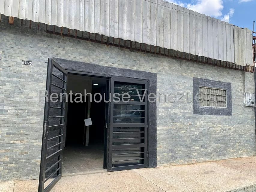 Comercial (Local Comercial) en Alquiler en Los Pinos, Lara - 2