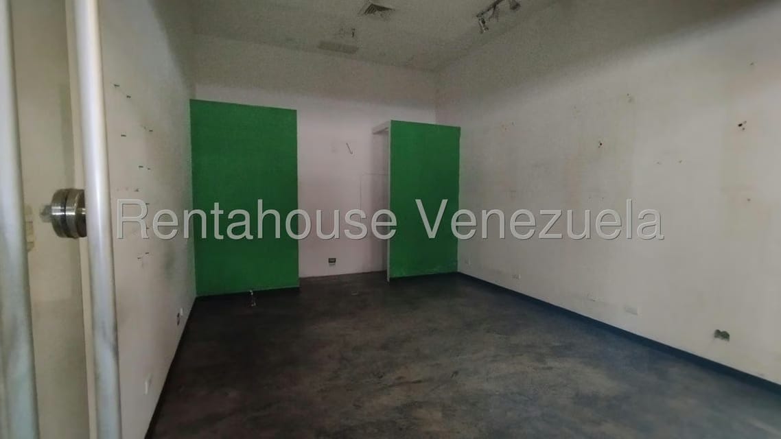 Comercial (Local Comercial) en Alquiler en Colinas de Valle Arriba, Distrito Metropolitano - 2