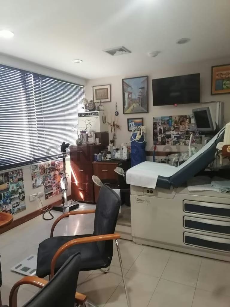 Se Alquila Cómodo Consultorio Médico en Santa Sofía - 15