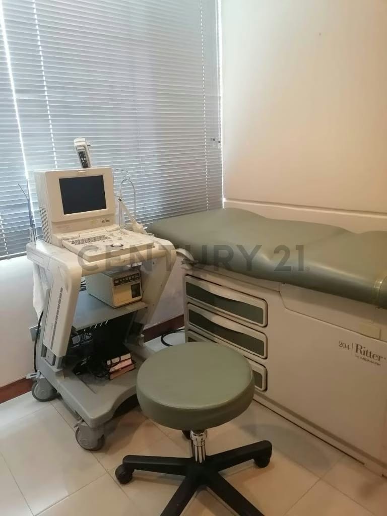 Se Alquila Cómodo Consultorio Médico en Santa Sofía - 18
