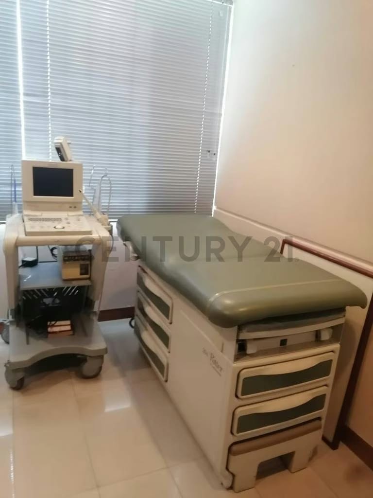 Se Alquila Cómodo Consultorio Médico en Santa Sofía - 19