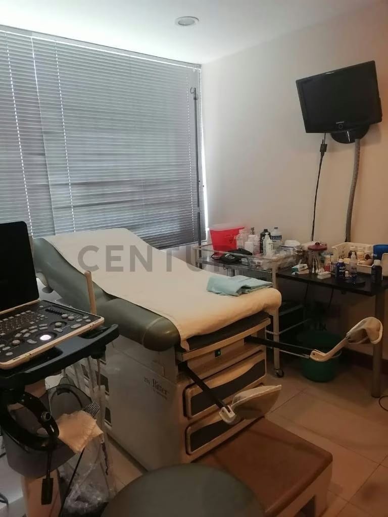Se Alquila Cómodo Consultorio Médico en Santa Sofía - 20