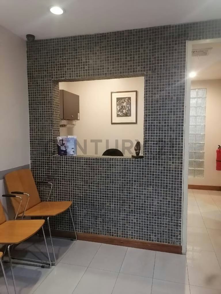 Se Alquila Cómodo Consultorio Médico en Santa Sofía - 3