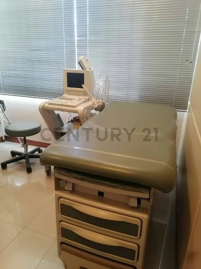 Se Alquila Cómodo Consultorio Médico en Santa Sofía - 21