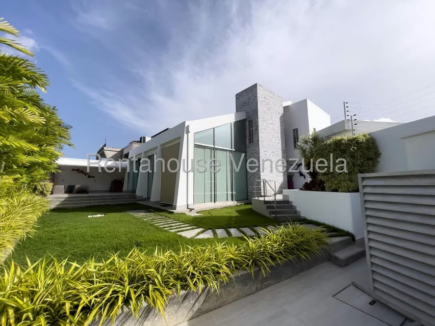 Casa (Duplex) en Venta en Los Samanes, Distrito Metropolitano