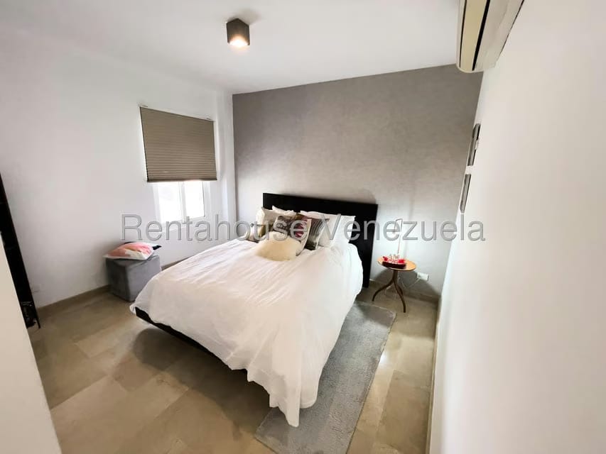 Casa (Duplex) en Venta en Los Samanes, Distrito Metropolitano - 17