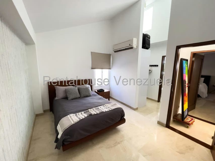 Casa (Duplex) en Venta en Los Samanes, Distrito Metropolitano - 24
