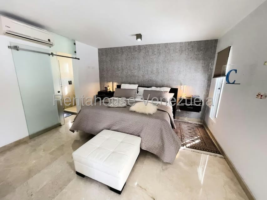 Casa (Duplex) en Venta en Los Samanes, Distrito Metropolitano - 25