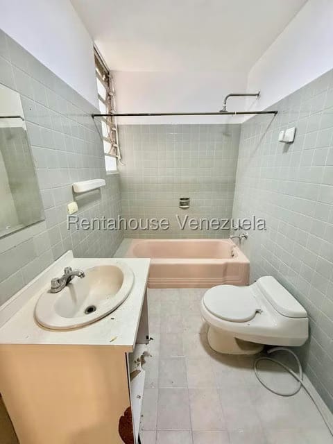 Apartamento (1 Nivel) en Venta en La Florida, Distrito Metropolitano - 12