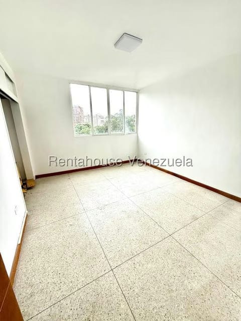 Apartamento (1 Nivel) en Venta en La Florida, Distrito Metropolitano - 5