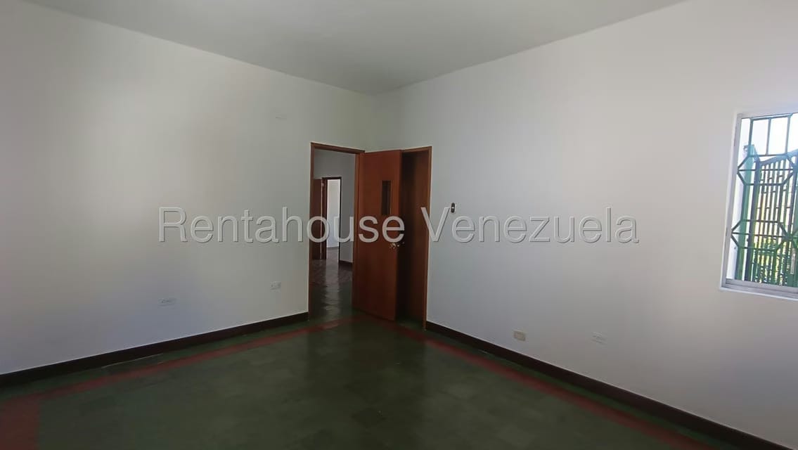 Comercial (Galpon - Deposito) en Alquiler en San Bernardino, Distrito Metropolitano - 11
