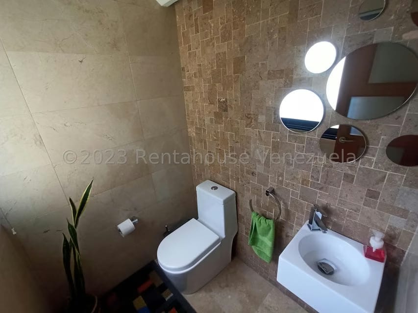 Apartamento (1 Nivel) en Venta en Los Chorros, Distrito Metropolitano - 12
