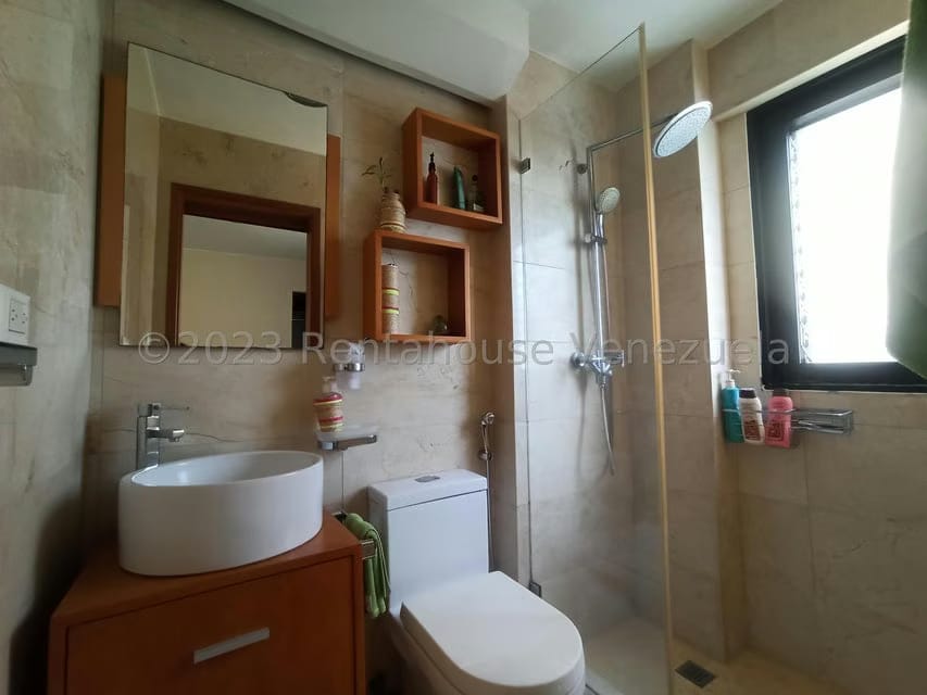 Apartamento (1 Nivel) en Venta en Los Chorros, Distrito Metropolitano - 17