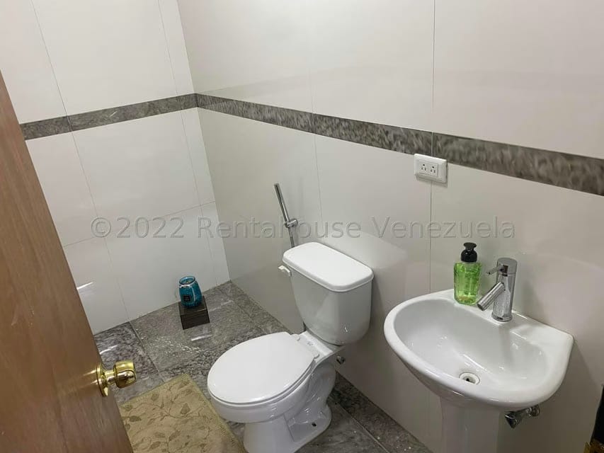 Comercial (Local Comercial) en Venta en Parroquia Santa Teresa, Distrito Metropolitano - 12