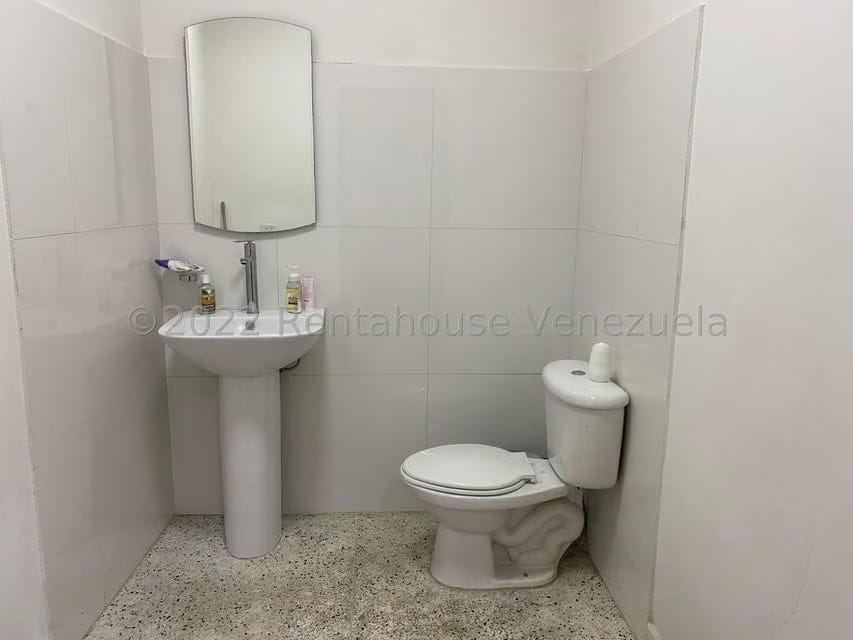 Comercial (Local Comercial) en Venta en Parroquia Santa Teresa, Distrito Metropolitano - 13