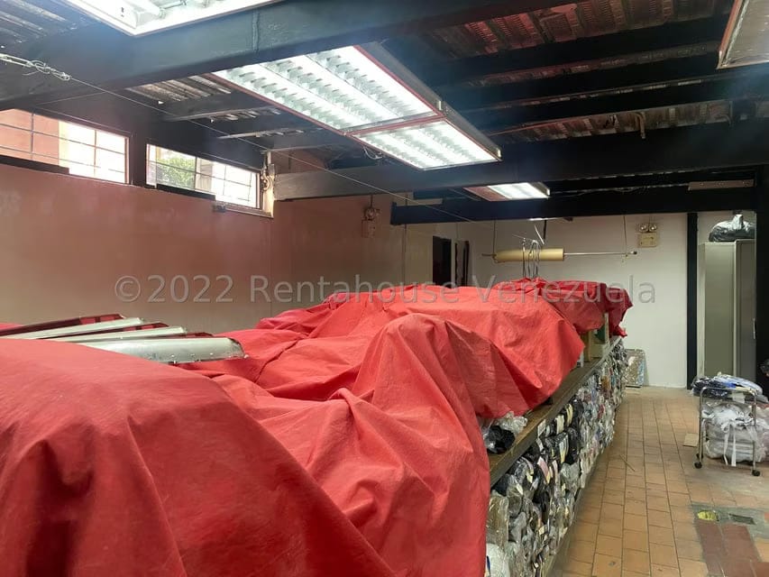 Comercial (Local Comercial) en Venta en Parroquia Santa Teresa, Distrito Metropolitano - 25
