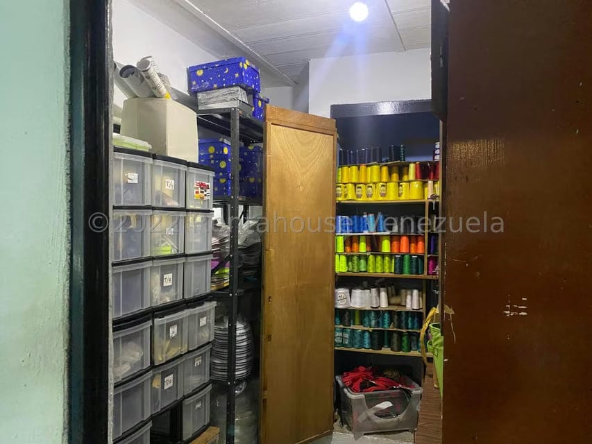 Comercial (Local Comercial) en Venta en Parroquia Santa Teresa, Distrito Metropolitano - 33