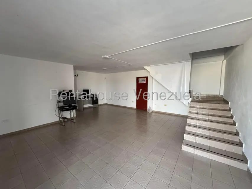 Comercial (Galpon - Deposito) en Alquiler en Circunvalacion Sur, Portuguesa - 3