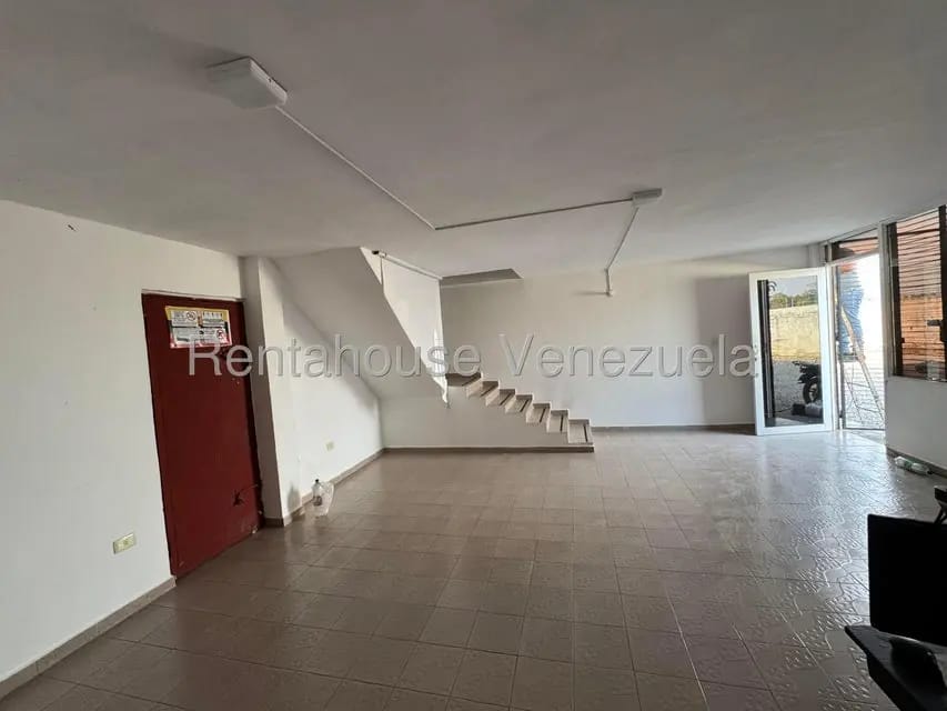 Comercial (Galpon - Deposito) en Alquiler en Circunvalacion Sur, Portuguesa - 4