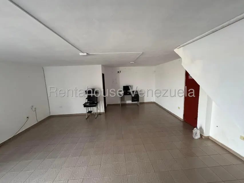 Comercial (Galpon - Deposito) en Alquiler en Circunvalacion Sur, Portuguesa - 5