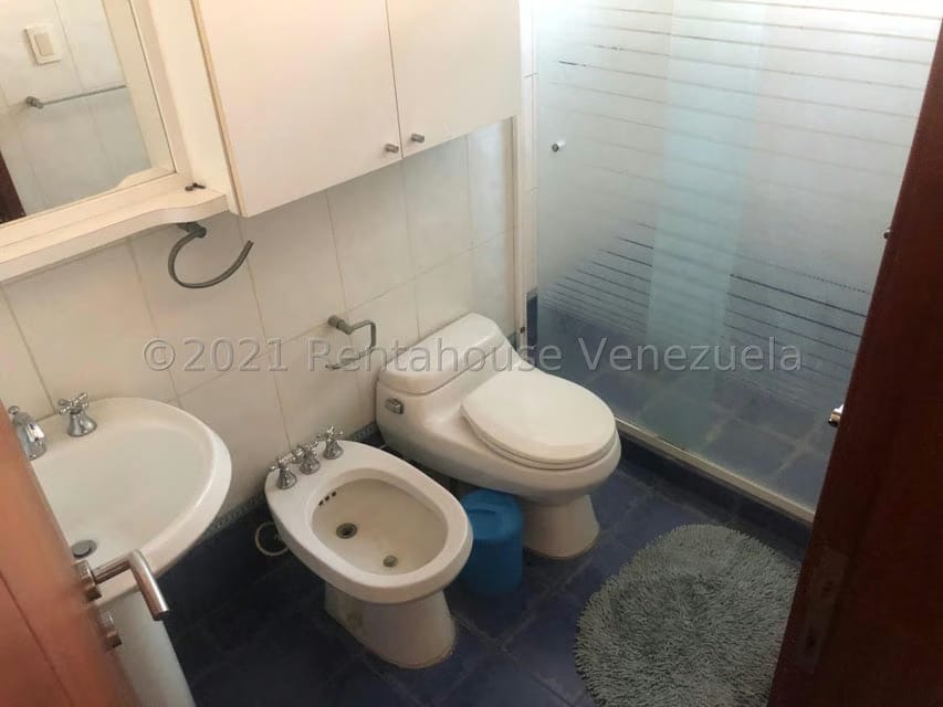 Casa (Duplex) en Venta en Altos de Guataparo, Carabobo - 33