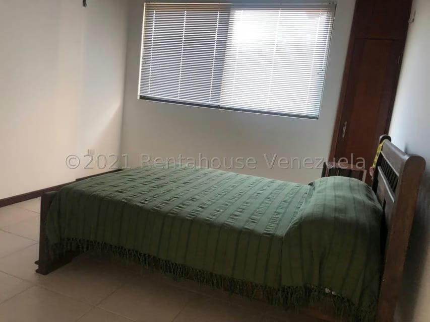 Casa (Duplex) en Venta en Altos de Guataparo, Carabobo - 37