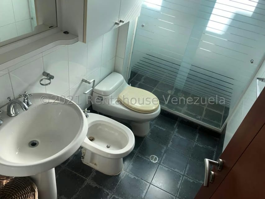 Casa (Duplex) en Venta en Altos de Guataparo, Carabobo - 38
