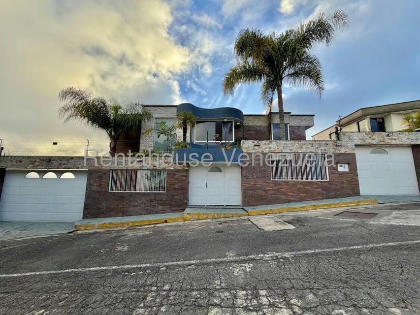 Casa (Multipes Niveles) en Venta en Parque el Retiro, Miranda