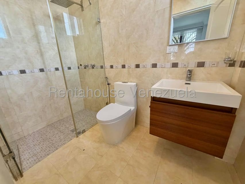 Casa (Multipes Niveles) en Venta en Parque el Retiro, Miranda - 29