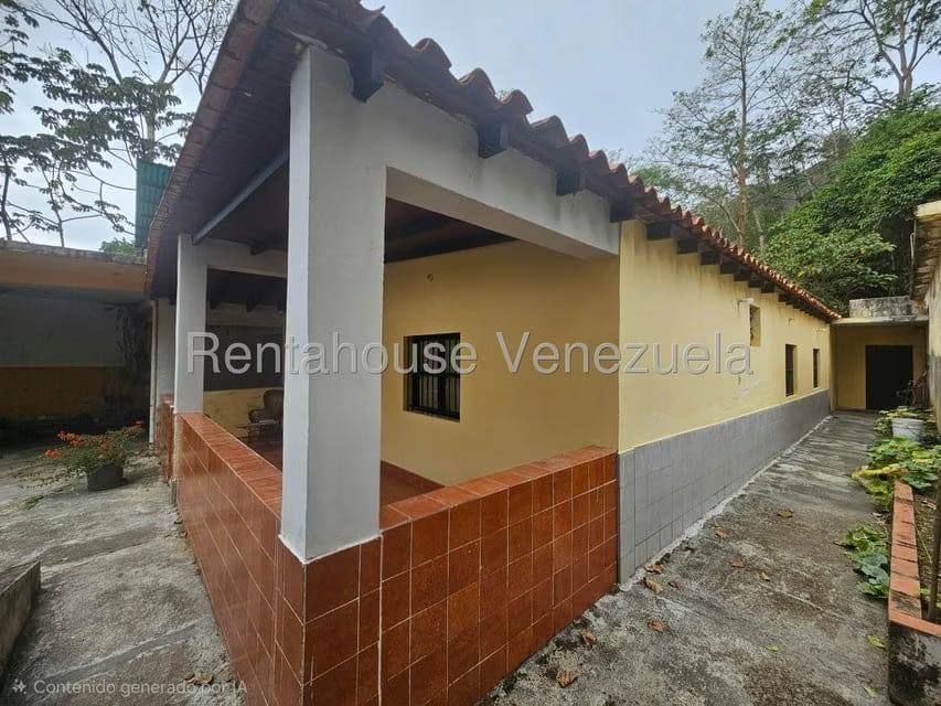 Casa (1 Nivel) en Venta en Avenida Principal Cecilio Acosta, Miranda - 2